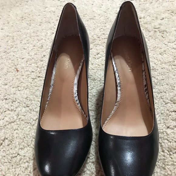 Calvin Klein Python Block Heel Shoe NWOT Sz 6 1/2 - Picture 4 of 6